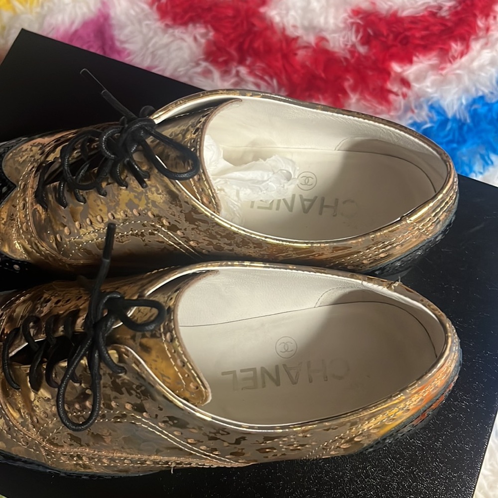Chanel lace up gold and black shoes size 38 from the 2015 pre-spring collection - Picture 7 of 12